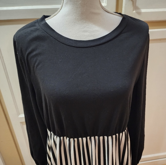 SHEIN Women's Vertical Stripped Print Dress - Picture 9 of 13